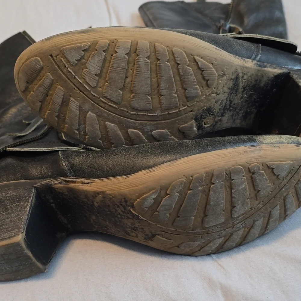 Women's Black Leather Boots - Picture 5 of 10